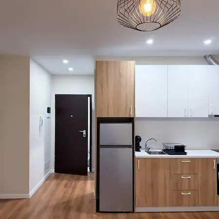 Bright Spacious With Free Parking In By Adesa Διαμέρισμα Golem (Tirana)