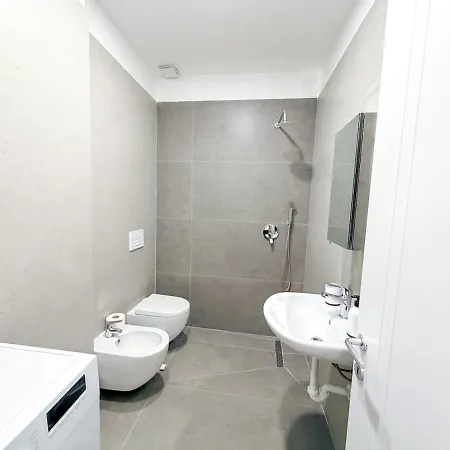 Bright Spacious With Free Parking In By Adesa Golem (Tirana)
