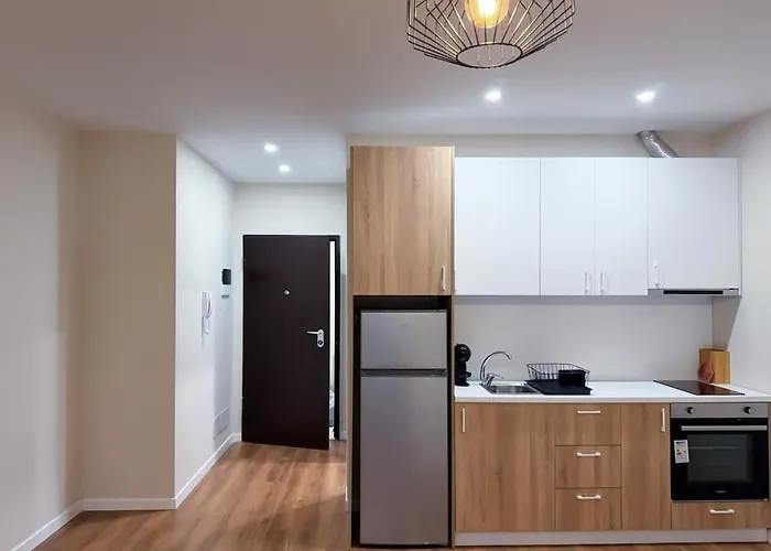 Bright Spacious With Free Parking In By Adesa Appartamento Golem (Tirana)