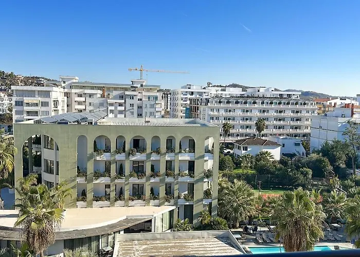 Bright Spacious With Free Parking In By Adesa Appartamento Golem (Tirana)